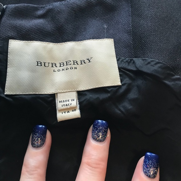 Gorgeous like new Burberry dress ๐ - Picture 5 of 8
